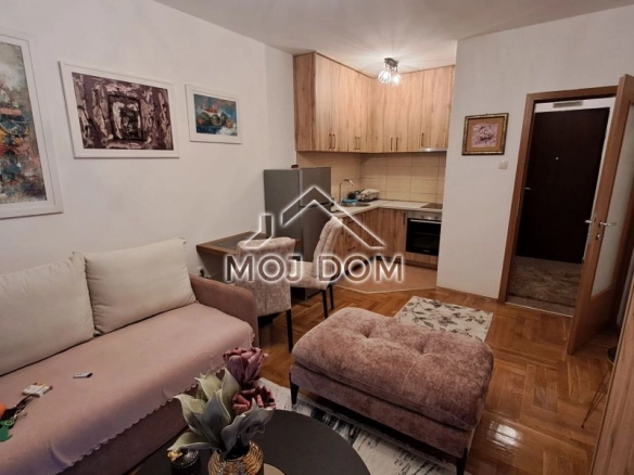 Izdavanje: Garsonjera 38 m² – Pobrežje, Podgorica — fotografija 10