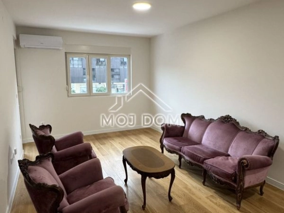 Izdavanje: Jednosoban stan 49 m² – Central Point, Podgorica