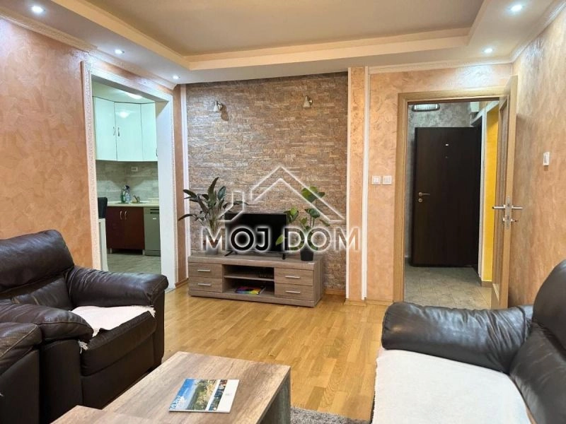 Namjesten-dvosoban-stan-u-Bloku-V-Podgorica-1 Izdavanje: Dvosoban stan 60 m² – Blok 5, Podgorica — fotografija 2