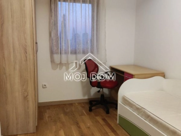Namješten dvosoban stan u Centru, Podgorica — fotografija 7