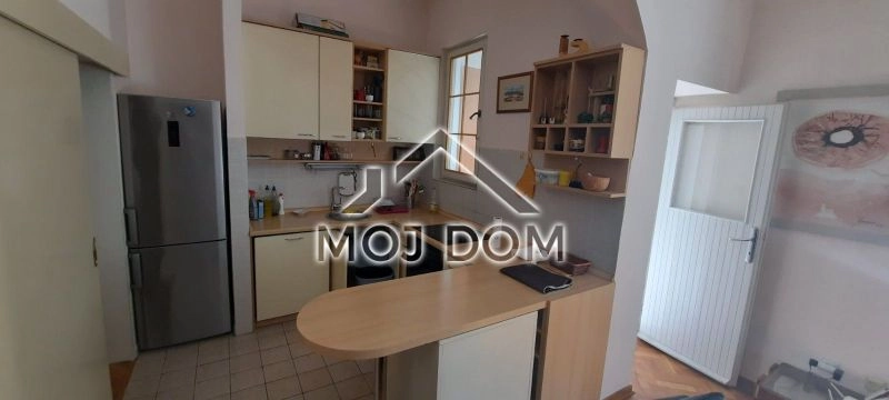 Namjesten-jednosoban-stan-u-Podgorici-2 Namješten jednosoban stan sa terasom, Podgorica — fotografija 3
