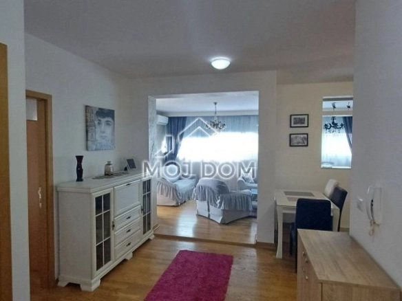 Namješten dvosoban stan u City kvartu