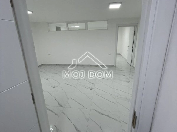 Poslovni prostor 45 m² u centru Podgorice — fotografija 9
