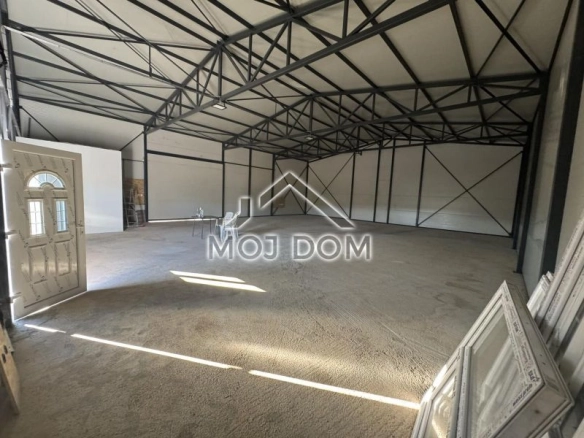 Poslovni prostor 250 m² u Kokotima