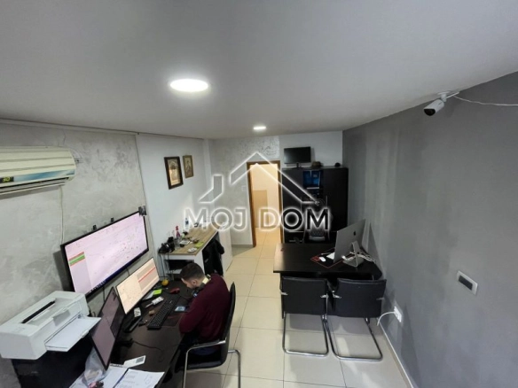 Poslovni prostor 19 m² u naselju Preko Morače