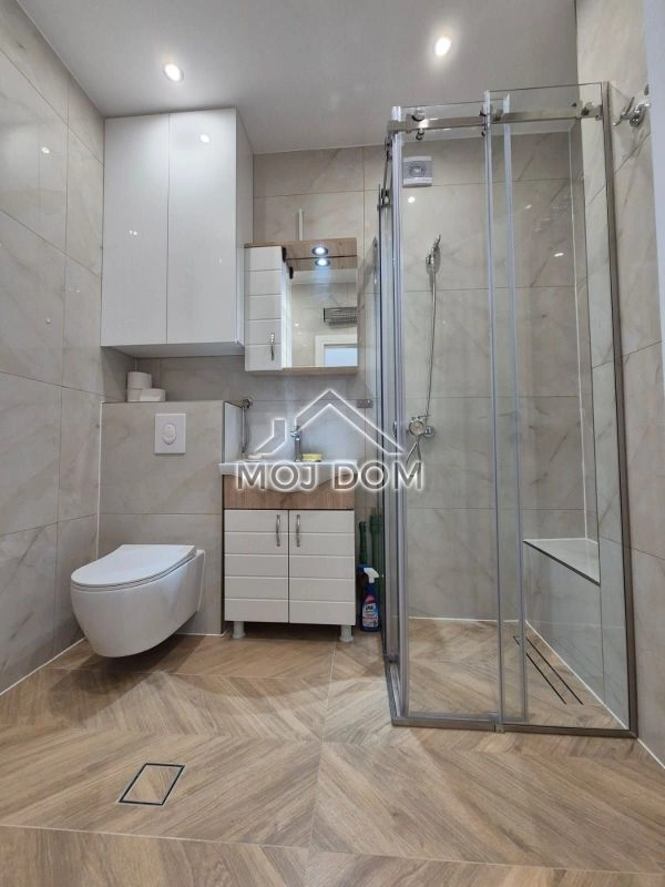 Poslovni-prostor-62-m²-u-centru-Podgorice-8 Izdavanje: Poslovni prostor 62 m² – Centar, Podgorica — fotografija 9