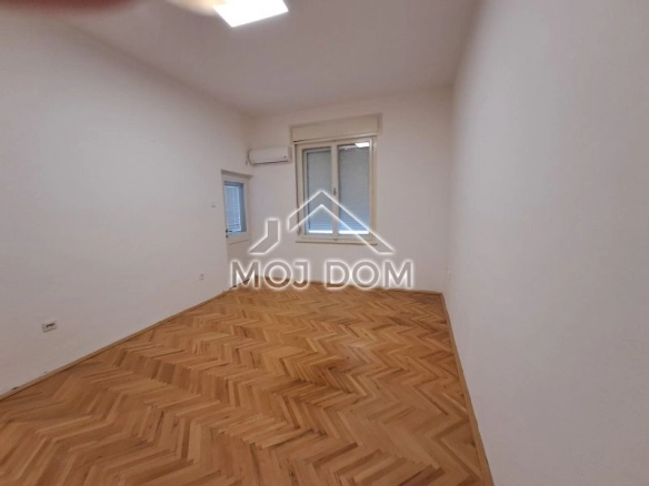 Izdavanje: Poslovni prostor 70 m² – Centar, Podgorica — fotografija 3