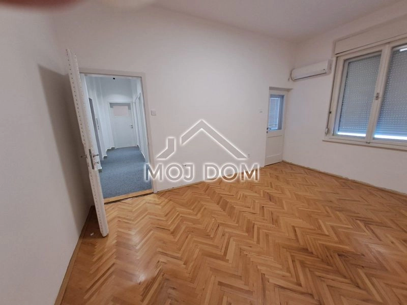 Poslovni-prostor-70-m²-u-centru-Podgorice-4 Izdavanje: Poslovni prostor 70 m² – Centar, Podgorica — fotografija 5