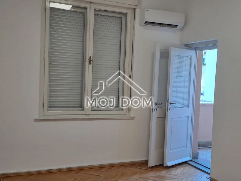 Poslovni-prostor-70-m²-u-centru-Podgorice-6 Izdavanje: Poslovni prostor 70 m² – Centar, Podgorica — fotografija 7