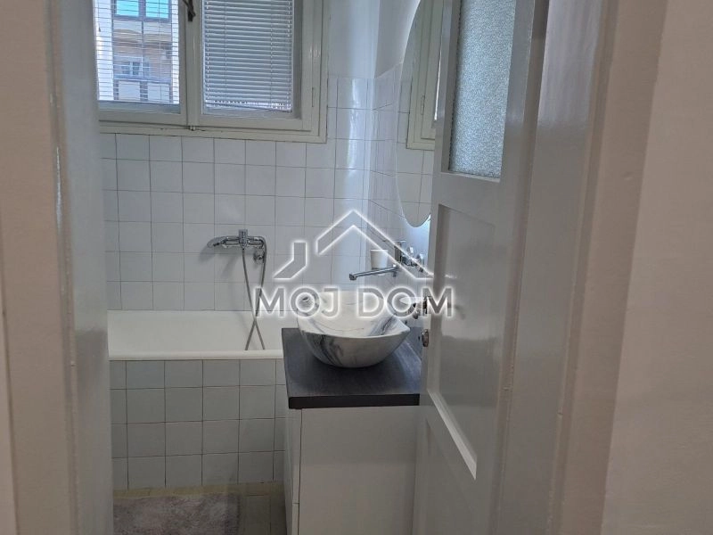 Poslovni-prostor-70-m²-u-centru-Podgorice-9 Izdavanje: Poslovni prostor 70 m² – Centar, Podgorica — fotografija 10