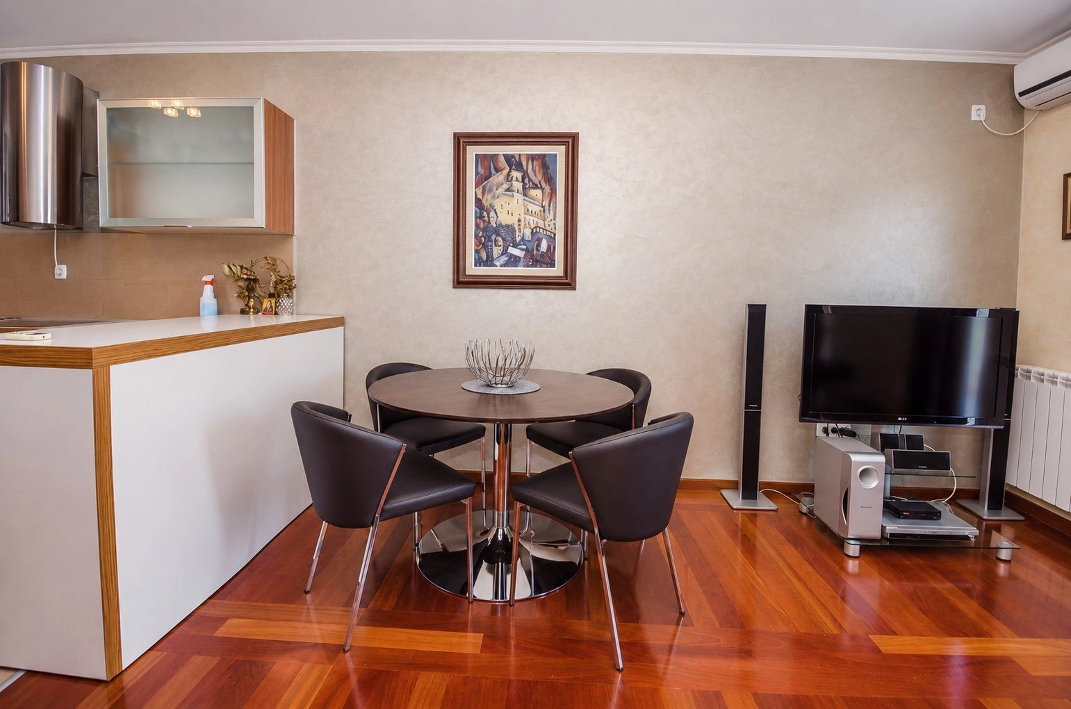 Namjesten-dvosoban-stan-Gorica-C-Podgorica-2 Izdavanje: Dvosoban stan 85 m² – Gorica C, Podgorica — fotografija 3