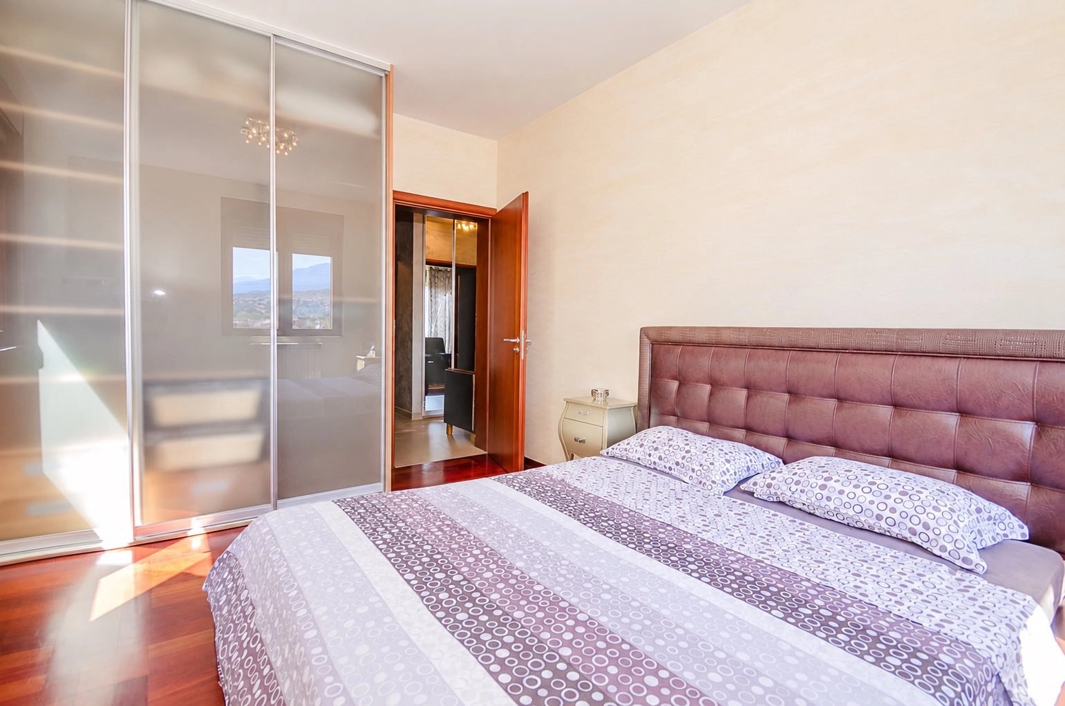 Namjesten-dvosoban-stan-Gorica-C-Podgorica-5 Izdavanje: Dvosoban stan 85 m² – Gorica C, Podgorica — fotografija 6