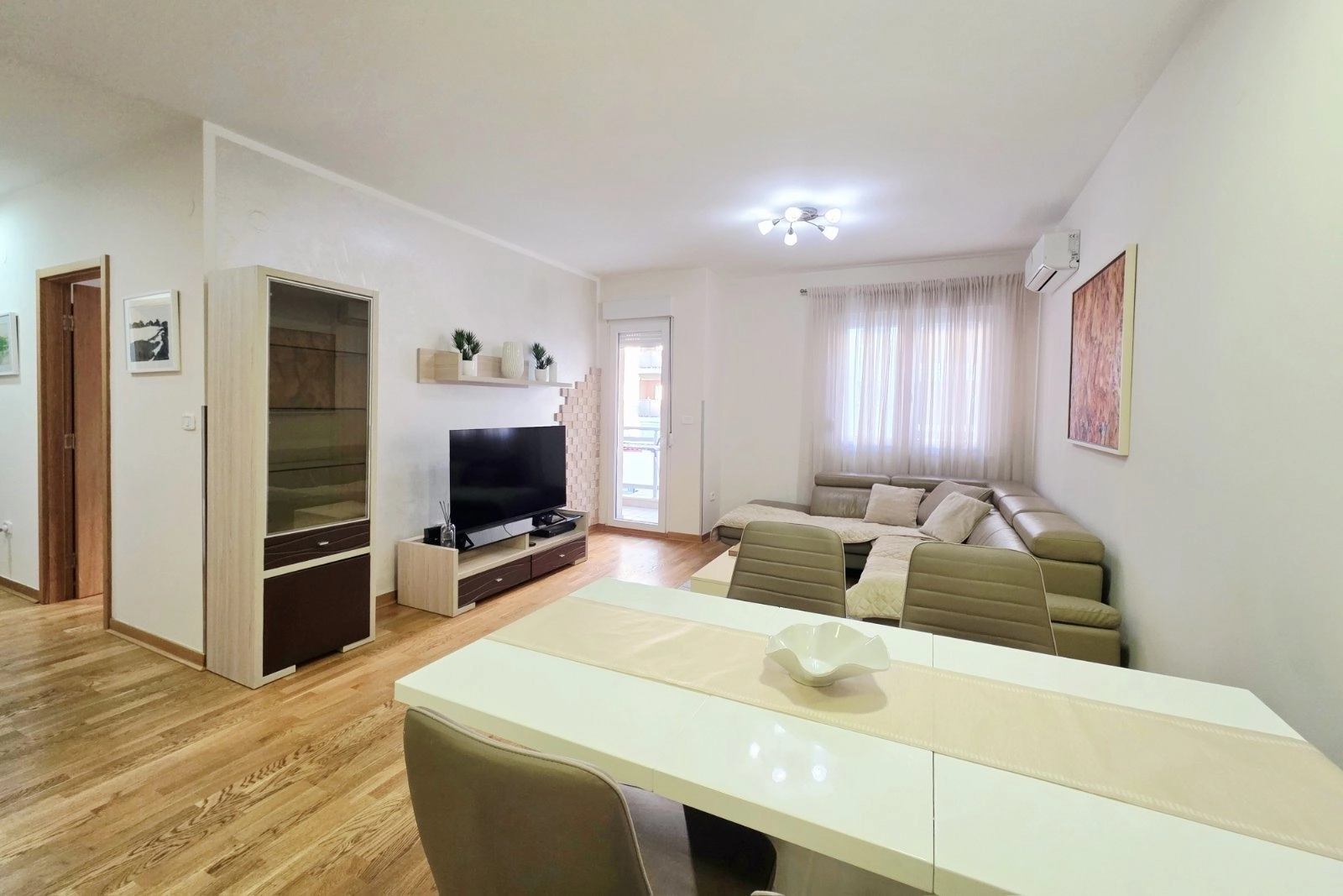 Dvosoban-stan-u-City-kvartu-Podgorica-3 Izdavanje: Dvosoban stan 65 m² – City kvart, Podgorica — fotografija 4