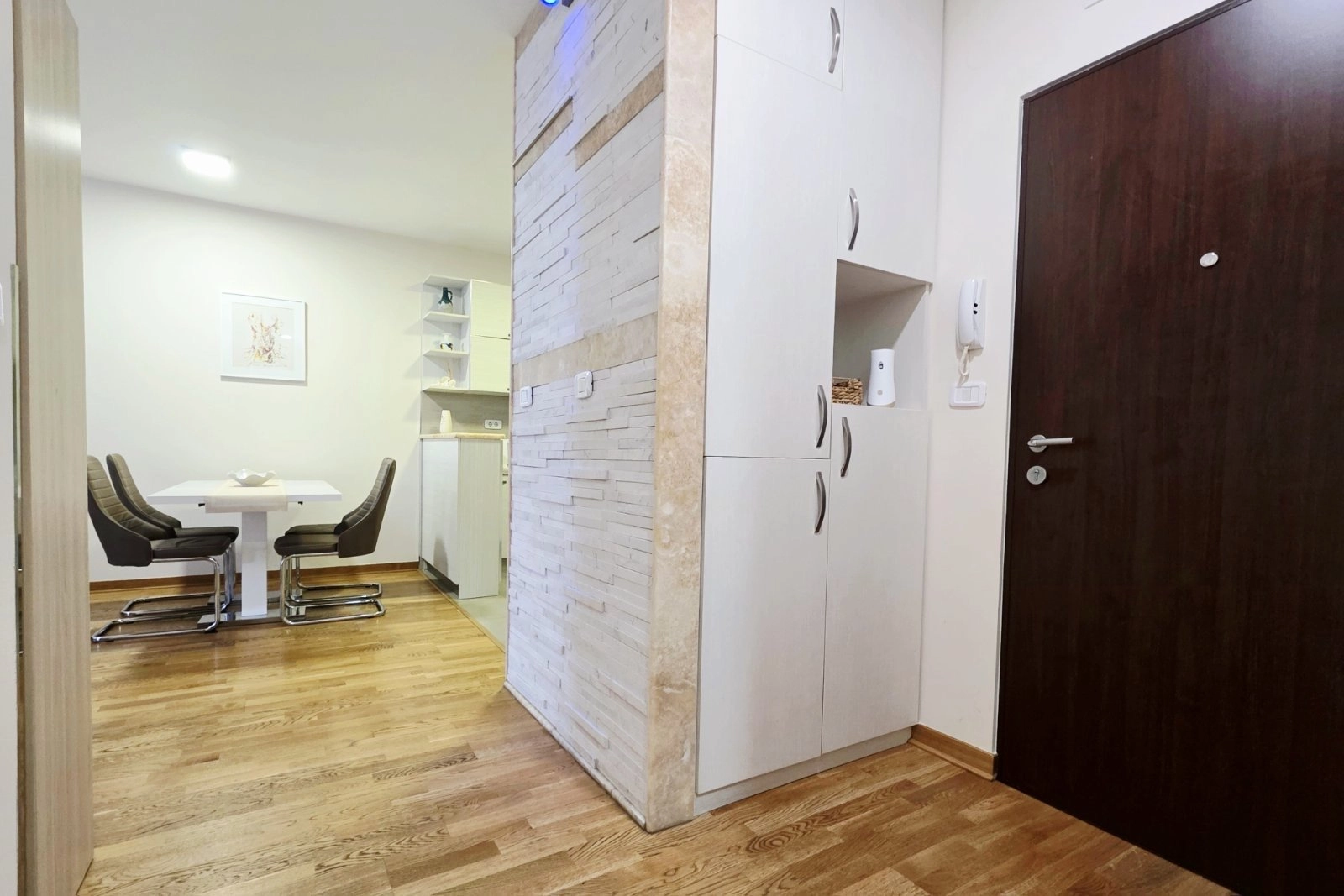 Dvosoban-stan-u-City-kvartu-Podgorica-9 Izdavanje: Dvosoban stan 65 m² – City kvart, Podgorica — fotografija 10