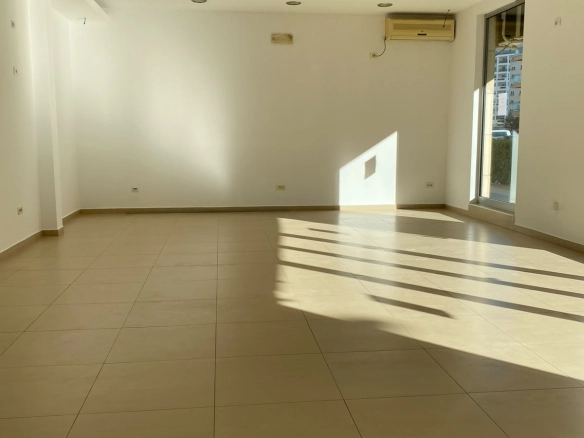 Izdavanje: Poslovni prostor 145 m² – City kvart, Podgorica — fotografija 2