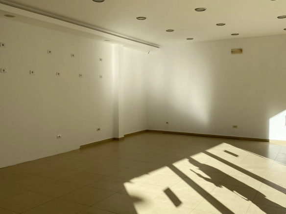 Izdavanje: Poslovni prostor 145 m² – City kvart, Podgorica — fotografija 4