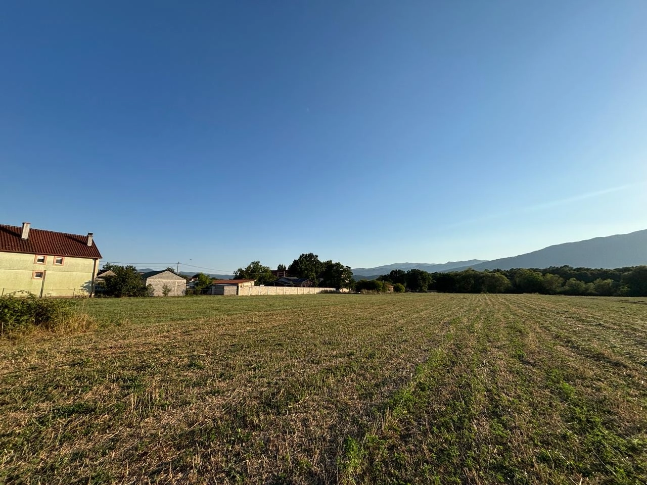 Plac-od-2184-m²-u-mjestu-Jastrebu-–-Lazine-Danilovgrad-1 Plac 2.184 m² – Danilovgrad — fotografija 2