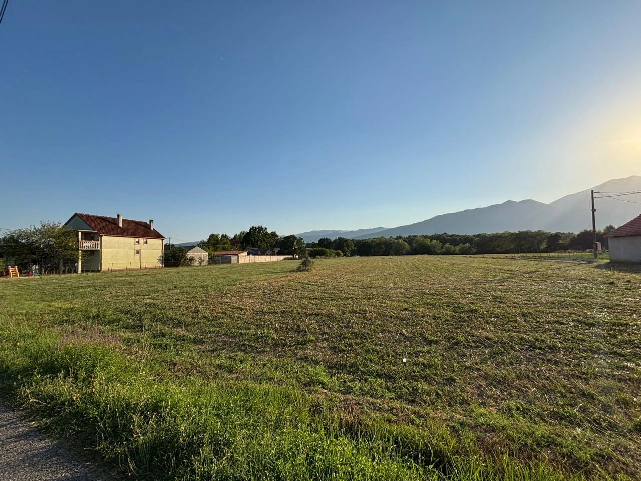 Plac-od-2184-m²-u-mjestu-Jastrebu-–-Lazine-Danilovgrad-3 Plac 2.184 m² – Danilovgrad — fotografija 4