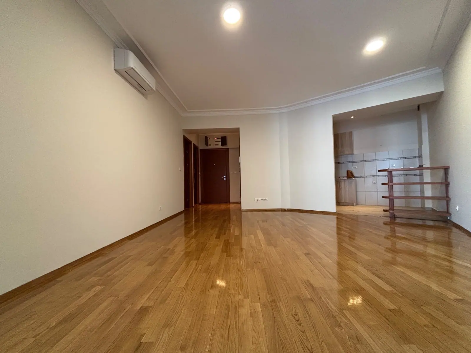Izdavanje: Dvosoban stan 100 m² – Centar, Podgorica — fotografija 5