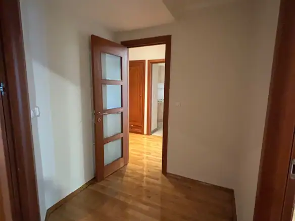 Izdavanje: Dvosoban stan 100 m² – Centar, Podgorica — fotografija 8