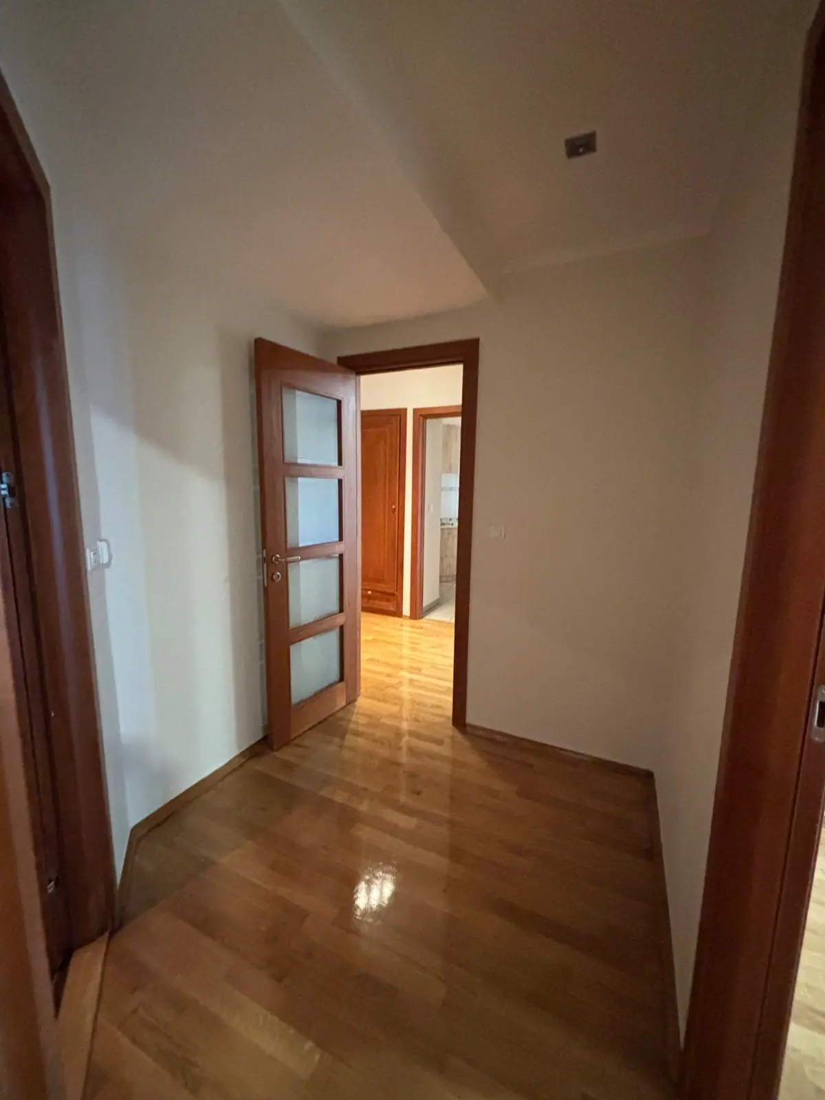 Izdavanje: Dvosoban stan 100 m² – Centar, Podgorica — fotografija 8