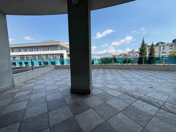 Izdavanje: Dvosoban stan 100 m² – Centar, Podgorica — fotografija 11