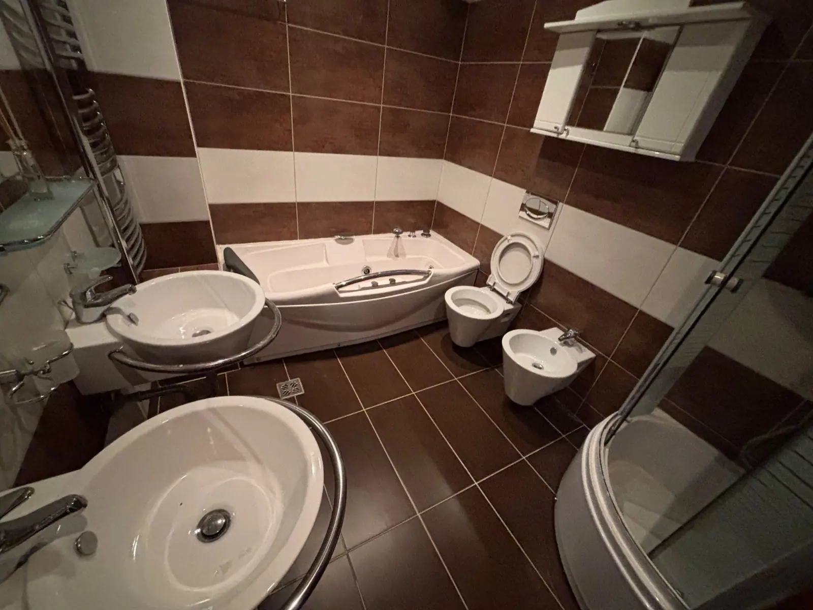 Izdavanje: Dvosoban stan 100 m² – Centar, Podgorica — fotografija 13