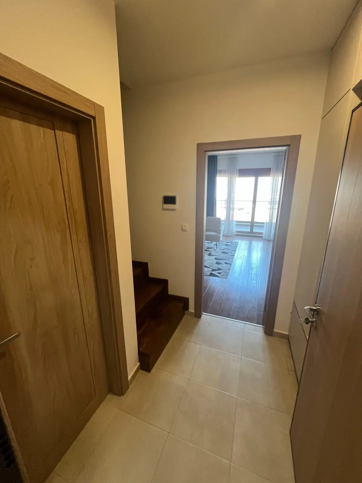 Cetvorosoban-duplex-stan-u-Master-kvartu-Podgorica-12 Izdavanje: Četvorosoban stan – Master kvart, Podgorica — fotografija 13