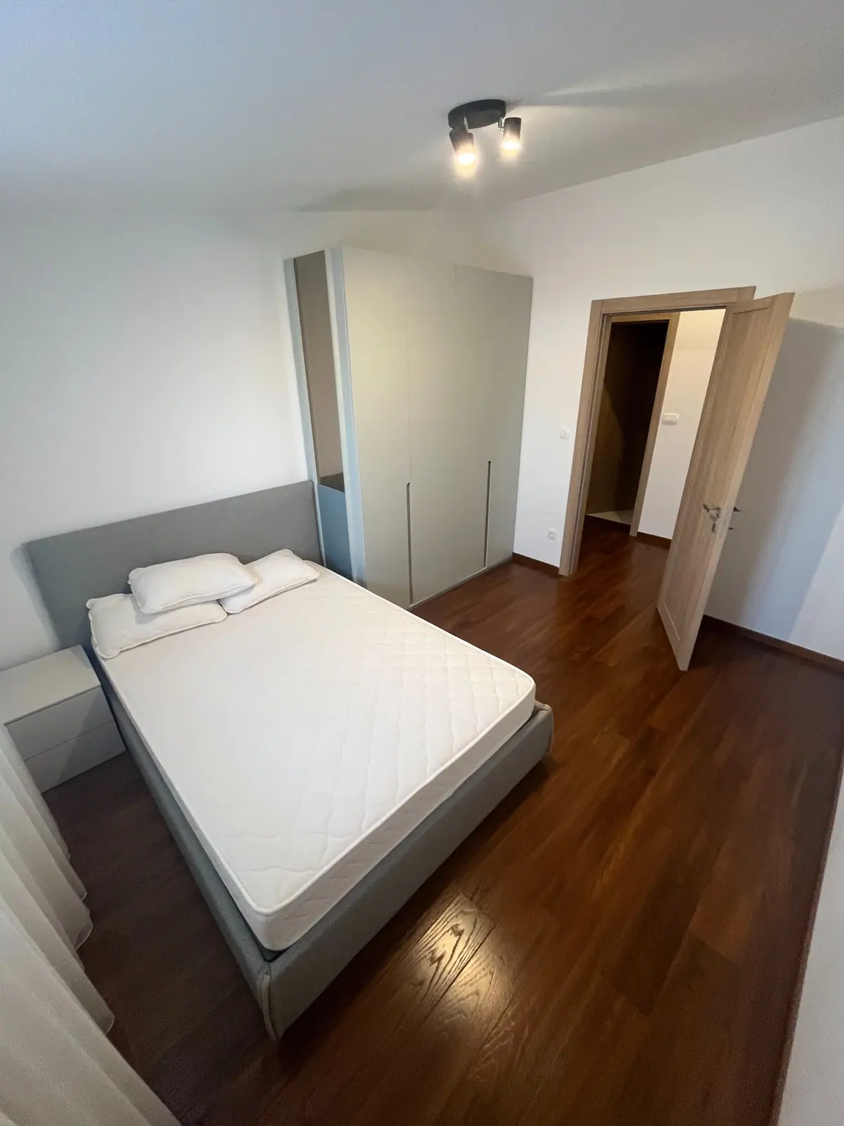 Cetvorosoban-duplex-stan-u-Master-kvartu-Podgorica-17 Izdavanje: Četvorosoban stan – Master kvart, Podgorica — fotografija 18