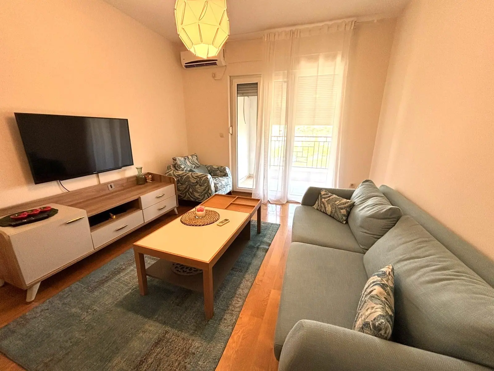 Jednosoban-stan-u-Bloku-9-Podgorica-1 Izdavanje: Jednosoban stan 45 m² – Blok 9, Podgorica — fotografija 2