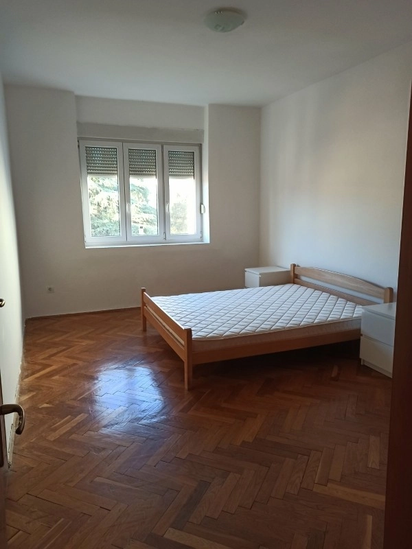Izdavanje: Dvosoban stan – Centar, Podgorica — fotografija 3