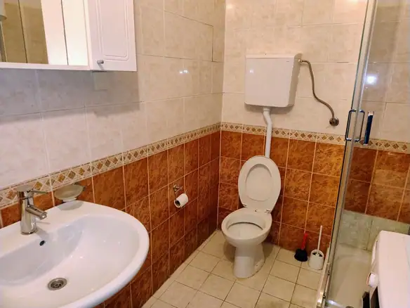 Izdavanje: Dvosoban stan – Centar, Podgorica — fotografija 6