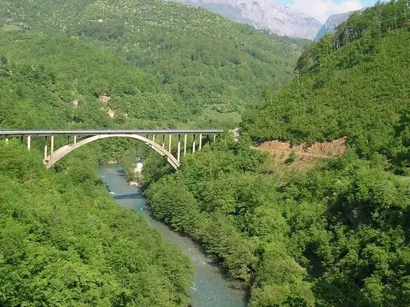 Imanje sa starom kućom i rijekama kod Kolašina