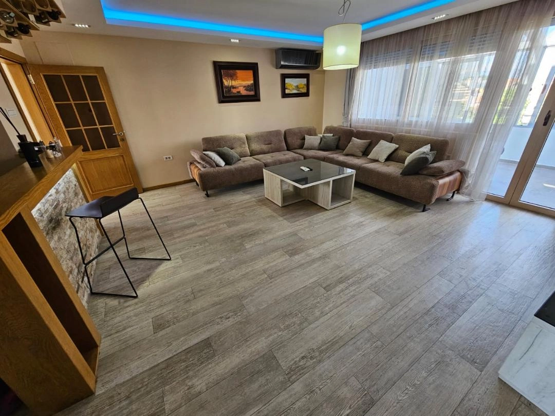 Trosoban-dupleks-stan-Zelenika-Podgorica-1 Izdavanje: Trosoban stan 150 m² – Zelenika, Podgorica — fotografija 2