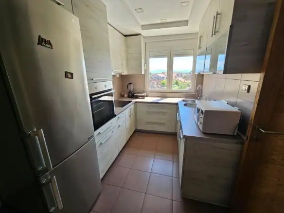 Izdavanje: Trosoban stan 150 m² – Zelenika, Podgorica — fotografija 3