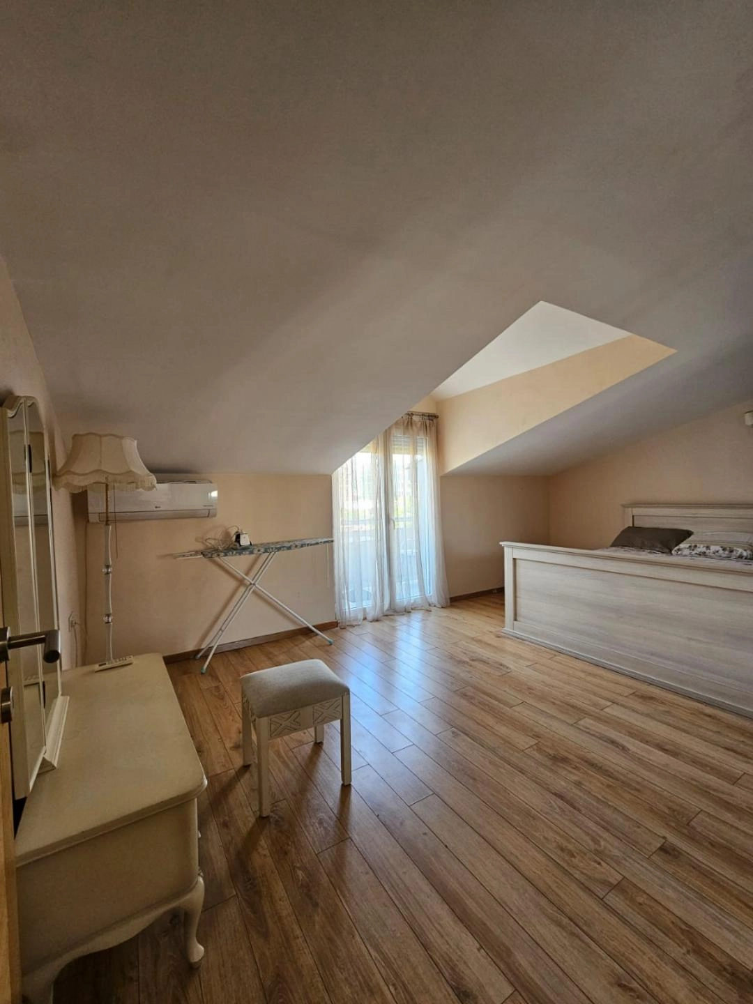 Trosoban-dupleks-stan-Zelenika-Podgorica-8 Izdavanje: Trosoban stan 150 m² – Zelenika, Podgorica — fotografija 9