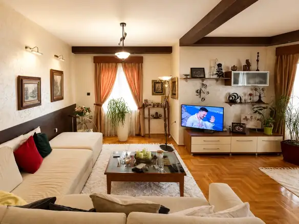 Namješten trosoban stan u Momišićima