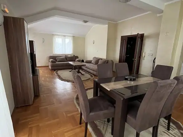 Izdavanje: Četvorosoban stan 150 m² – Stari aerodrom, Podgorica — fotografija 2