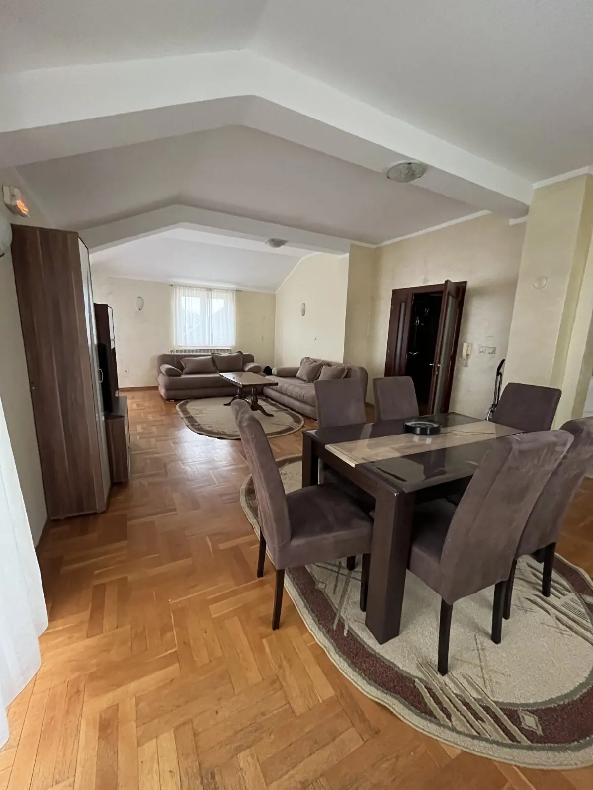 Izdavanje: Četvorosoban stan 150 m² – Stari aerodrom, Podgorica — fotografija 2