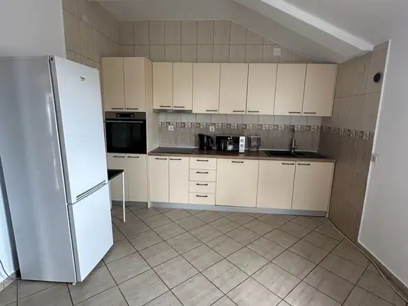 Izdavanje: Četvorosoban stan 150 m² – Stari aerodrom, Podgorica — fotografija 3