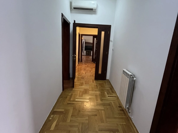 Izdavanje: Četvorosoban stan 150 m² – Stari aerodrom, Podgorica — fotografija 8