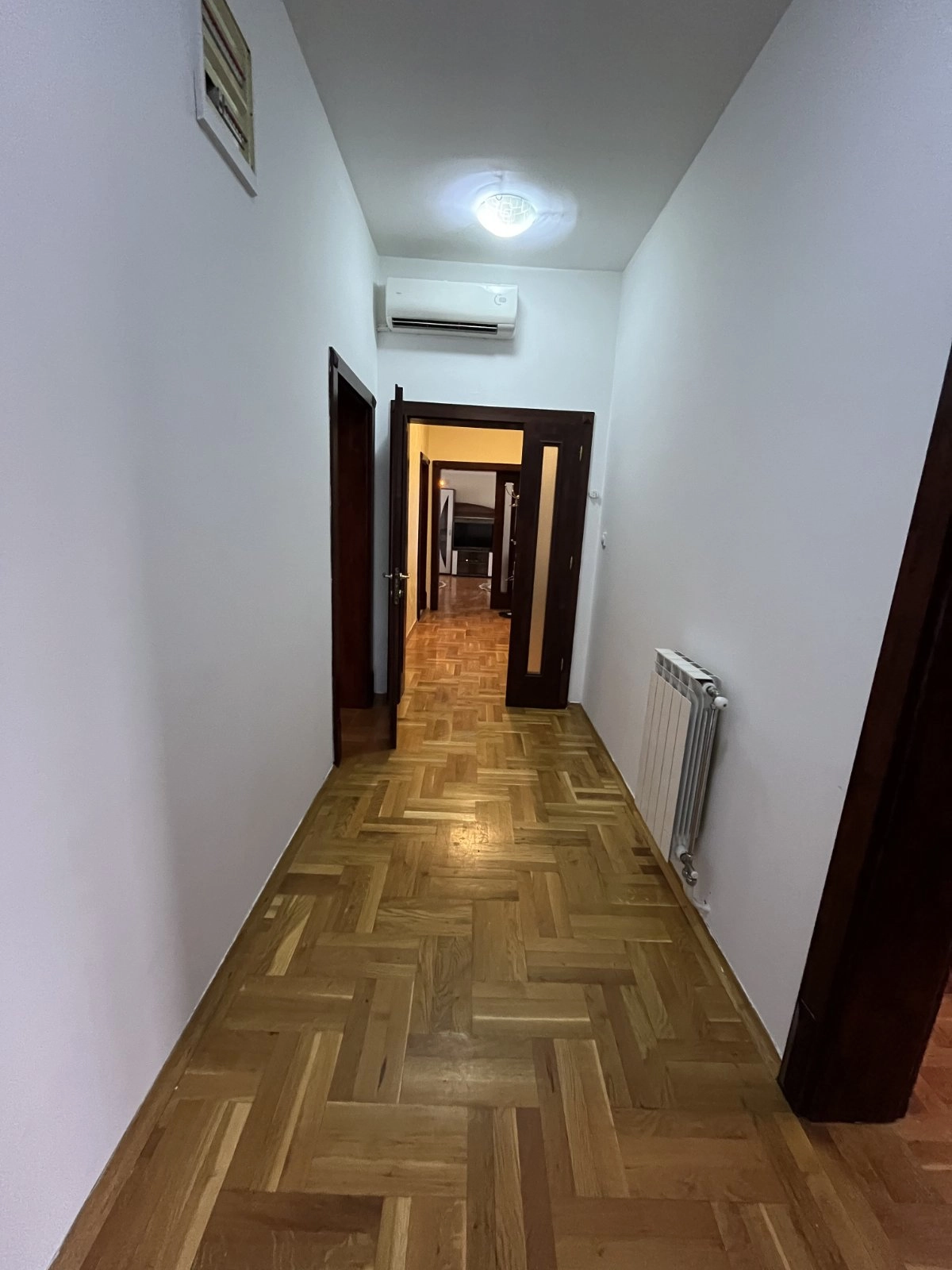 Izdavanje: Četvorosoban stan 150 m² – Stari aerodrom, Podgorica — fotografija 8