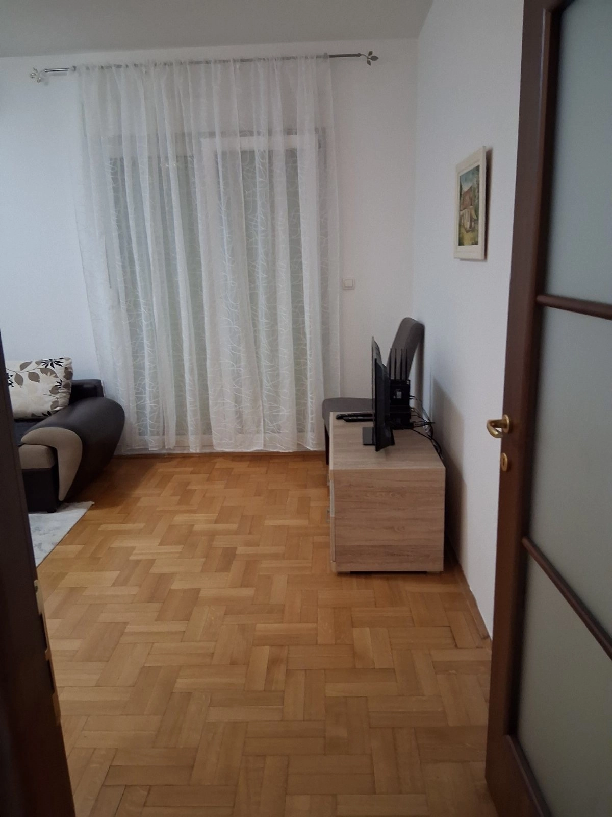 Namjesten-jednosoban-stan-Stari-aerodrom-Podgorica-2 Izdavanje: Jednosoban stan 45 m² – Stari aerodrom, Podgorica — fotografija 3