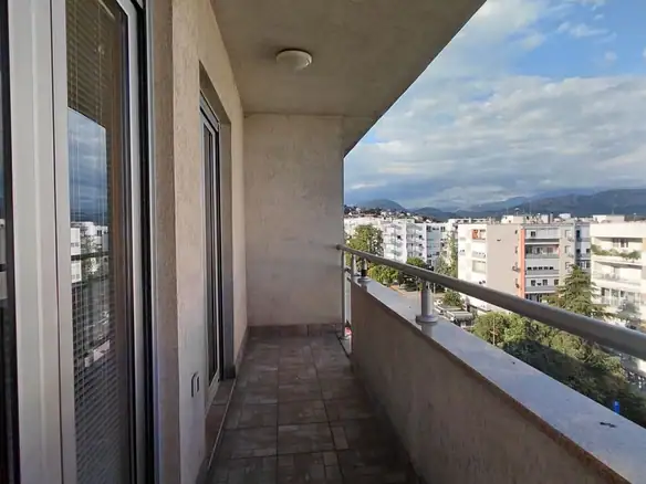 Izdavanje: Trosoban stan 96 m² – Preko Morače, Podgorica — fotografija 13