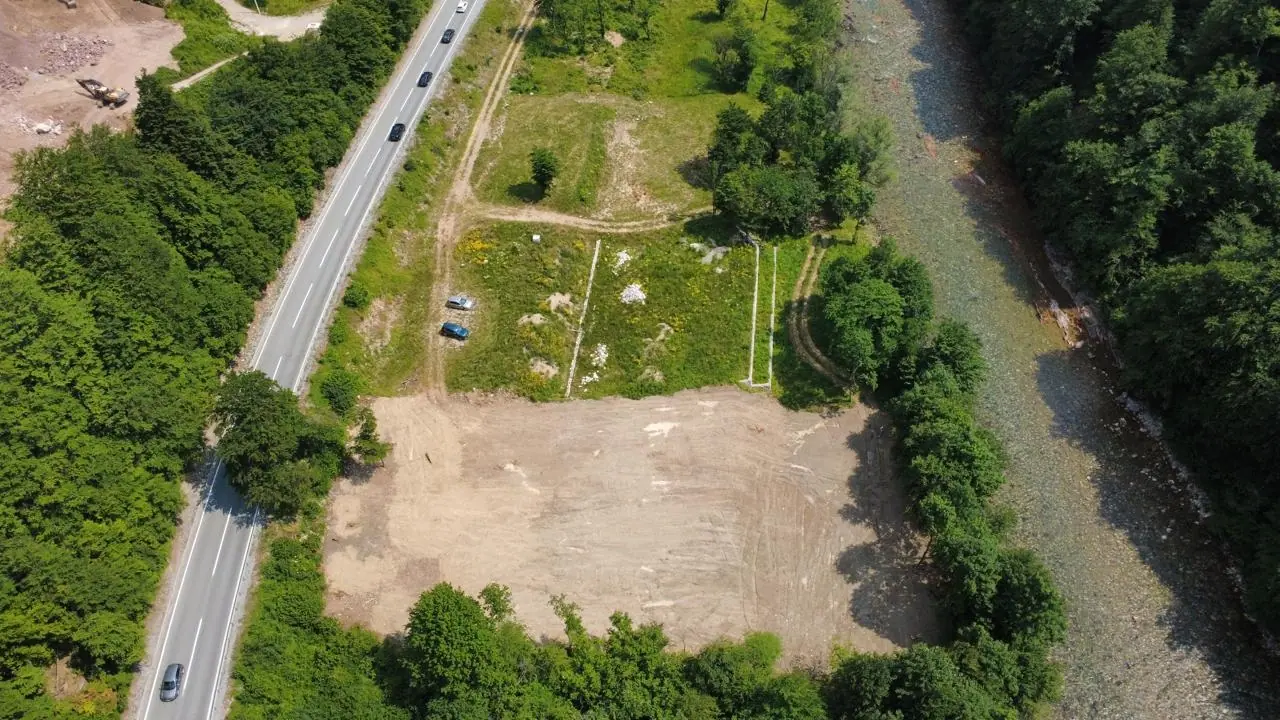 Investicioni-plac-uz-rijeku-Taru-Trebaljevo-Kolasin-1 Plac 3.239 m² – Kolašin — fotografija 2
