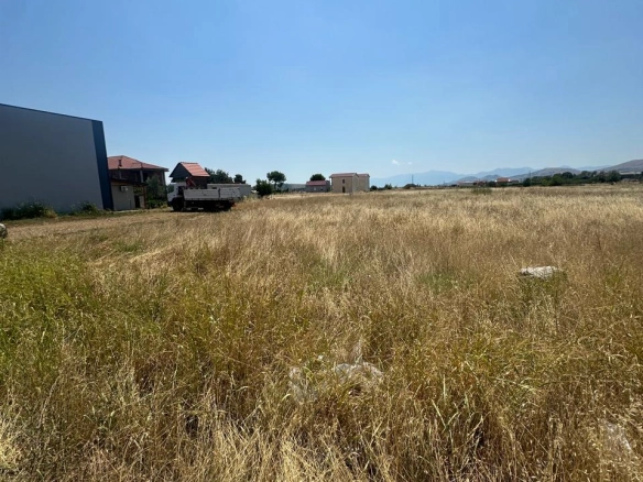 Plac 9900 m² u naselju Kokoti