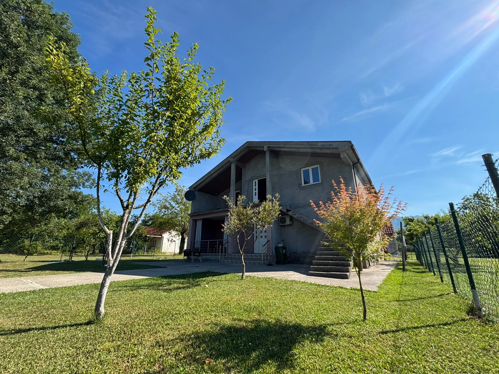 Dvospratna-kuca-sa-dvoristem-u-Kosicu-Danilovgrad-1 Kuća 144 m² – Kosić, Danilovgrad — fotografija 2