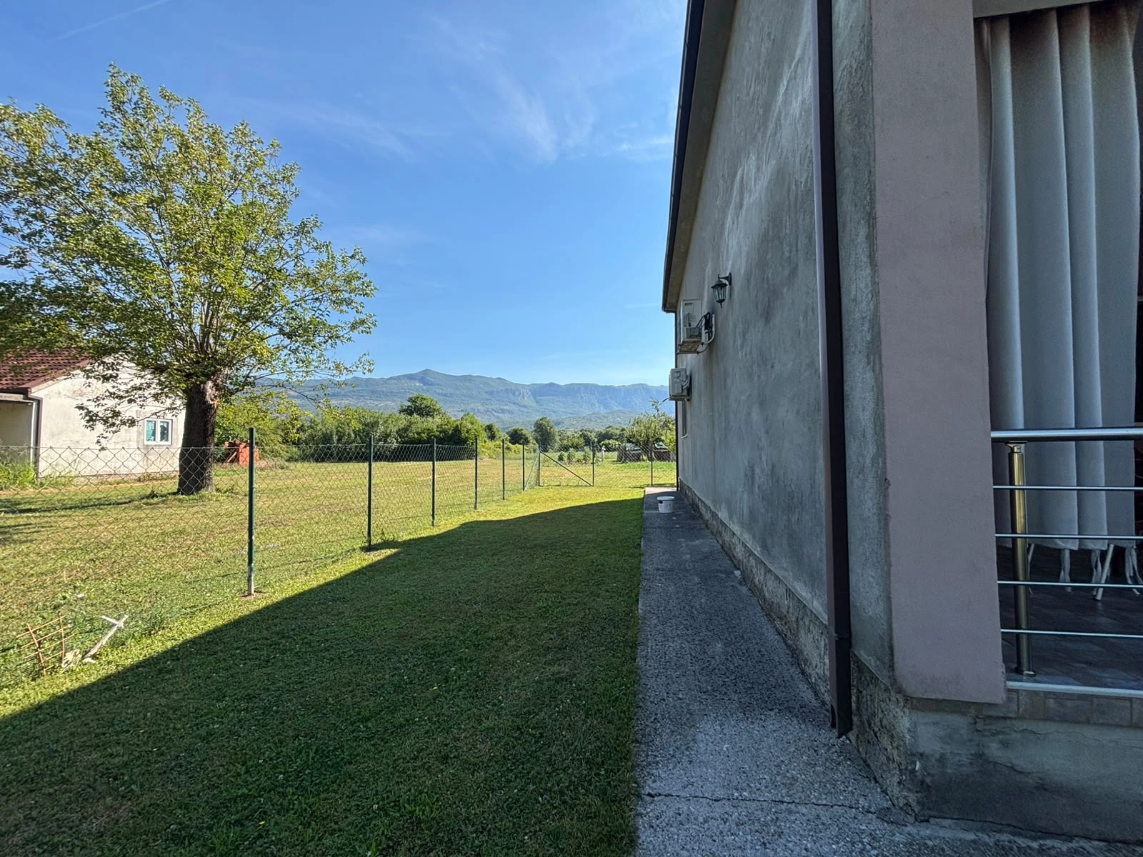 Dvospratna-kuca-sa-dvoristem-u-Kosicu-Danilovgrad-18 Kuća 144 m² – Kosić, Danilovgrad — fotografija 19