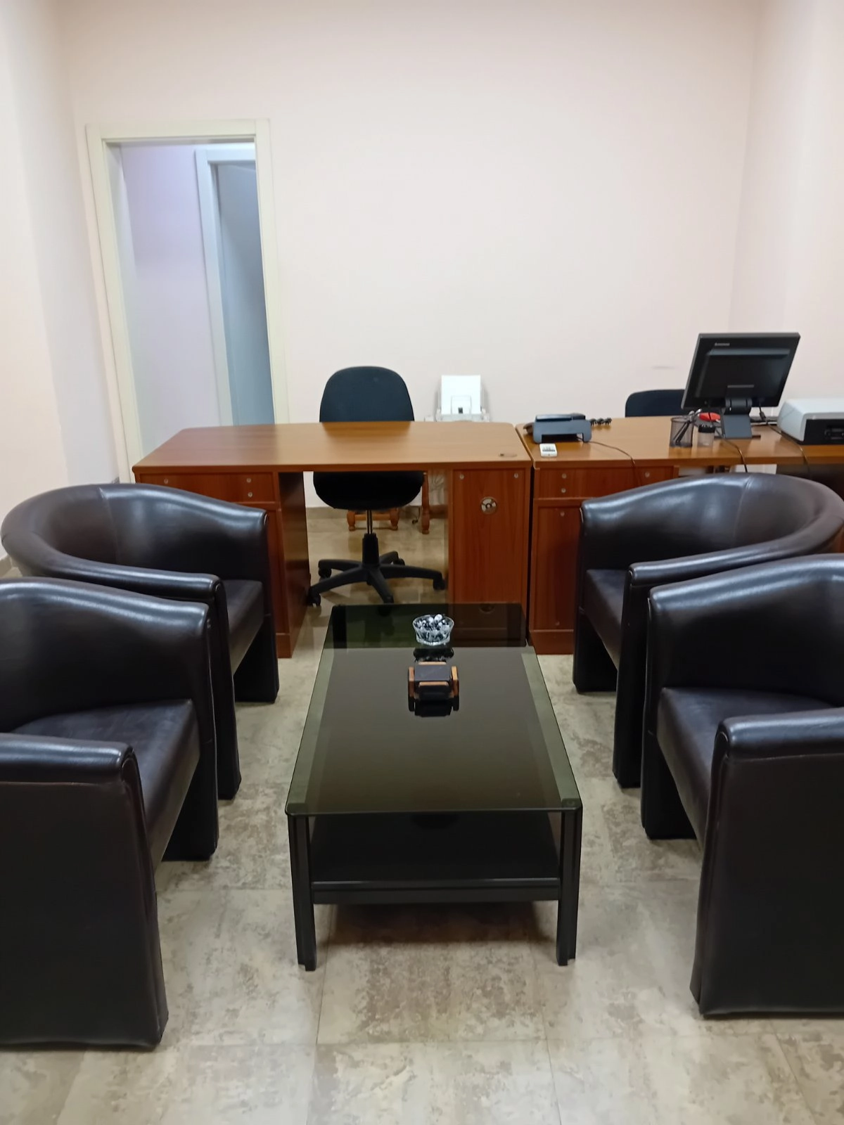 Opremljena kancelarija u naselju Preko Morače