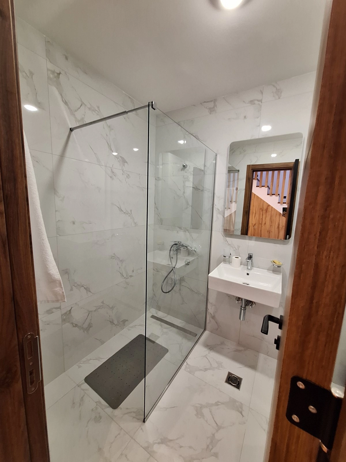 Duplex-stan-u-Donjoj-Gorici-Podgorica-8 Izdavanje: Stan – Donja Gorica, Podgorica — fotografija 9